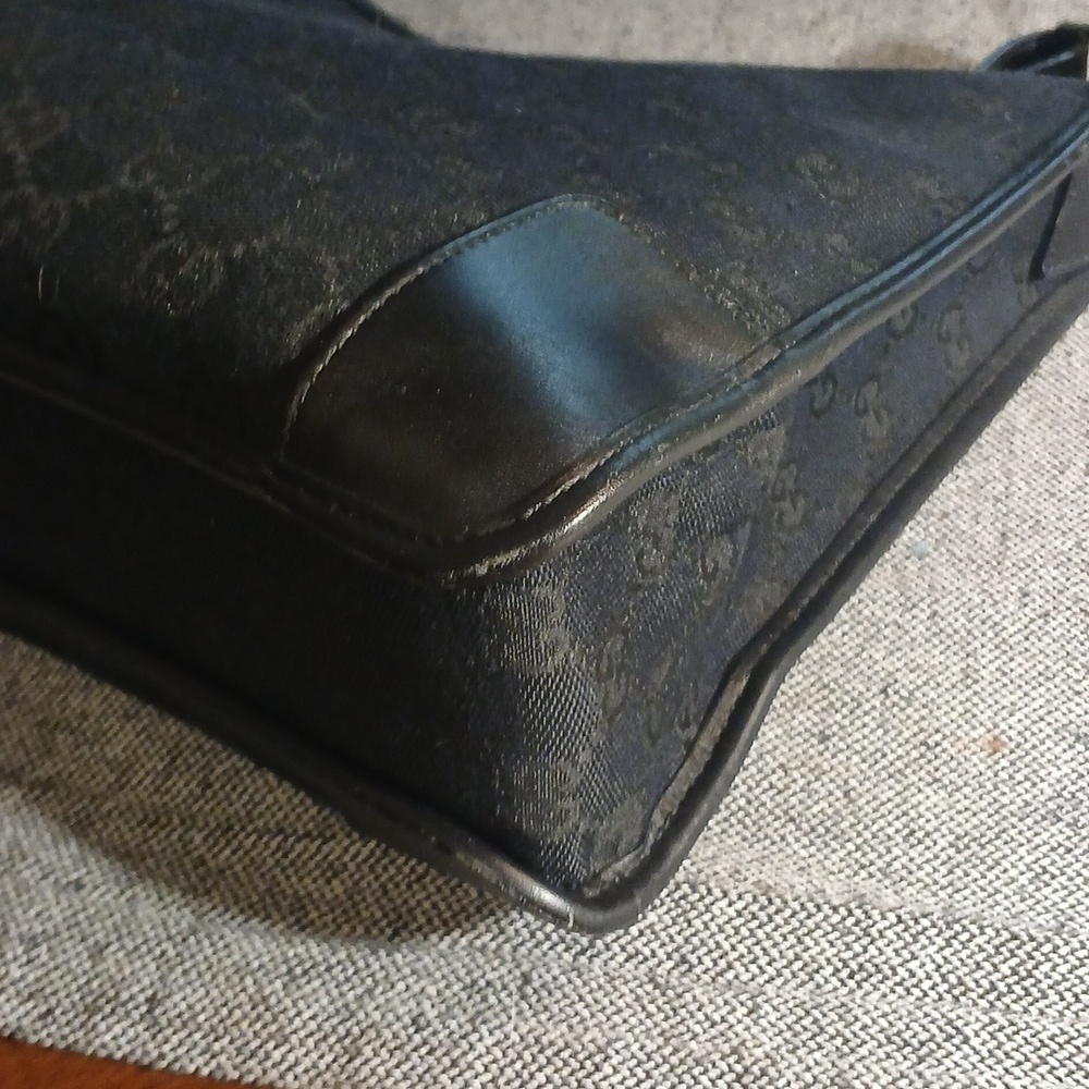 Authentic Gucci Black Hand Bag - Picture 9 of 16